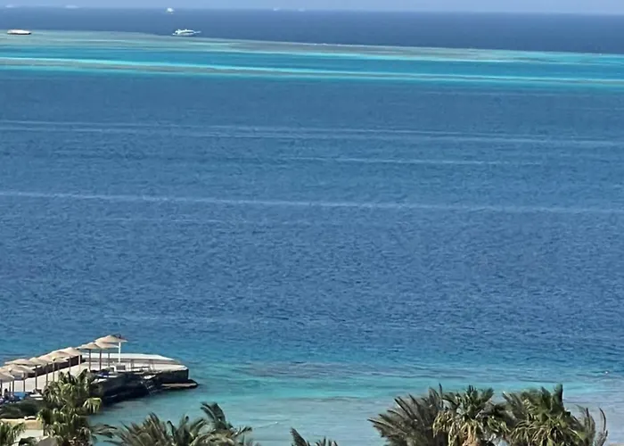 الغردقه خلف فندق العروسه